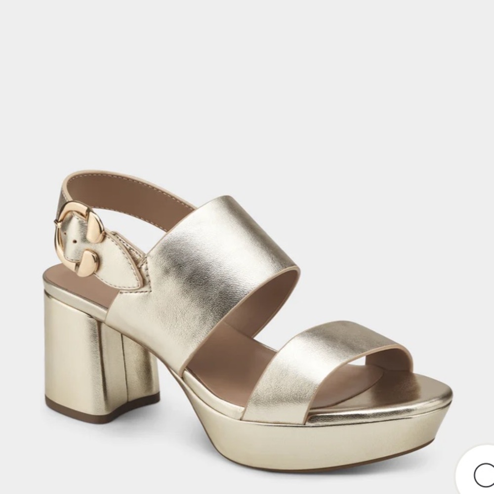 New in Box Aerosoles Camera Platform Sandal - Gold